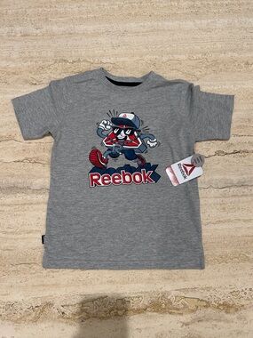 NEW 🆕 Reebok Gray Kids' Graphic Tee with Red & Navy Accents 4/5 years